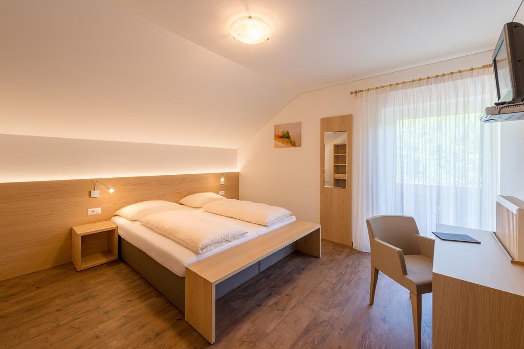 Pension Etschblick B&B Frangarto Bagian luar foto