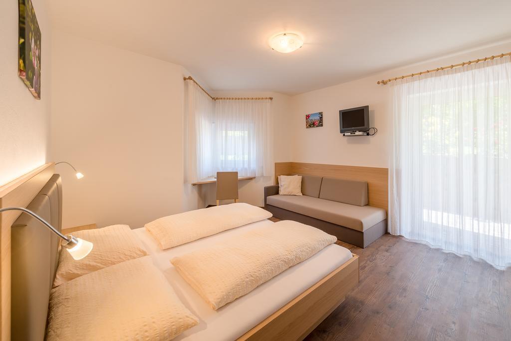 Pension Etschblick B&B Frangarto Bagian luar foto